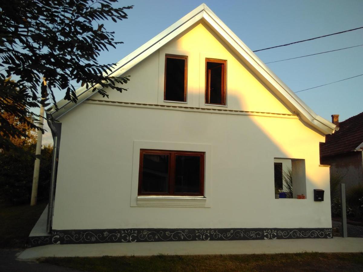דירות Kneževi Vinogradi House Of Lovra מראה חיצוני תמונה